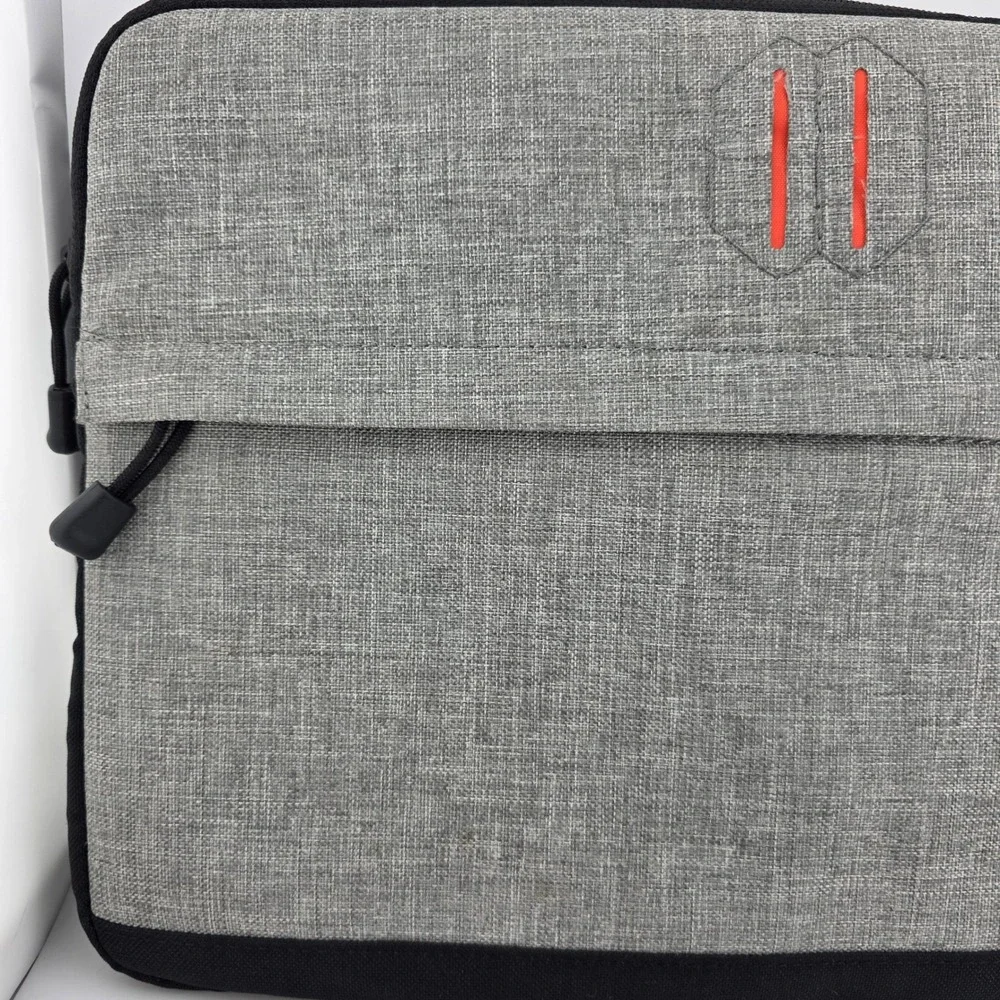 Targus Laptop Sleeve Case Black 14 Inch Zippered Pre-Owned‎
